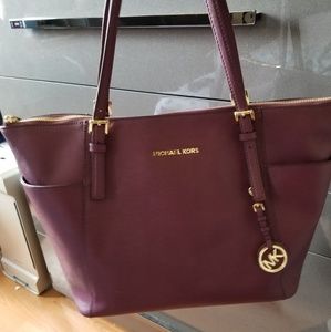 MICHAEL KORS HANDBAG WITH TRIFOLD WALLET